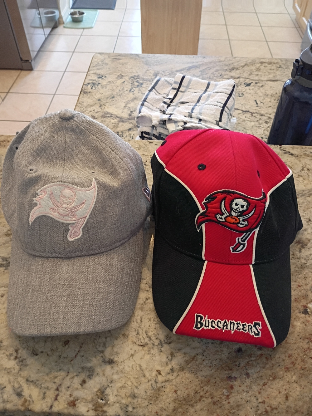 2 NFL Tampa Bay Buccaneers Hat Set Gray/Pink & Red/Black